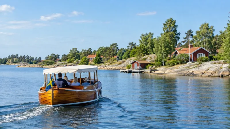 Guidad skärgårdstur med klassisk träbåt
